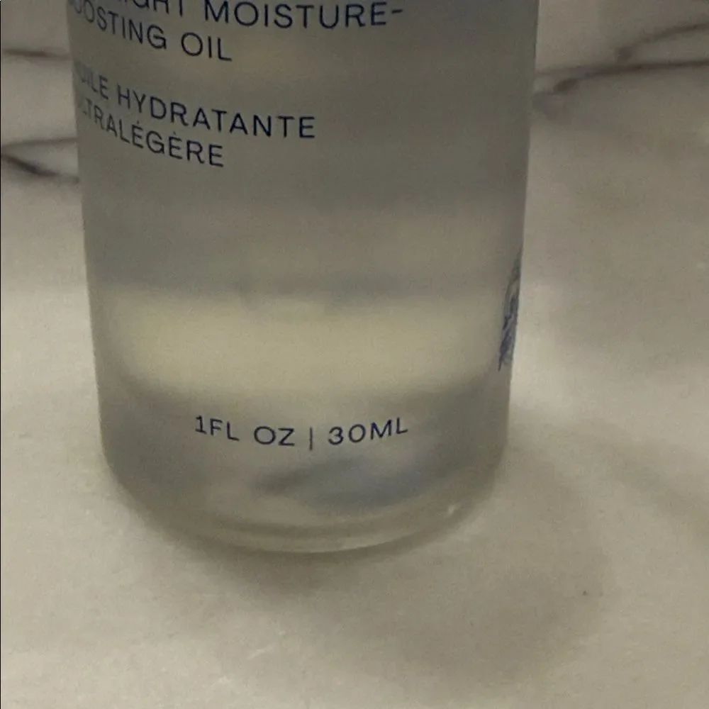 The Outset
Ultralight Moisture-Boosting Oil - Picture 4 of 4